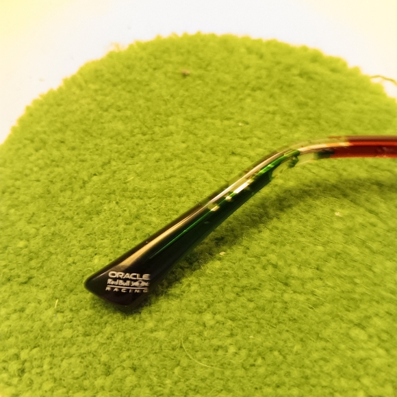 - Limited Edition Toro Rojo Oricle Racing Edition Sunglasssz - Picture 4 of 5